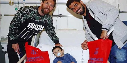 மருத்துவமனையில் சிறுவர்களை சந்தித்த மெஸ்சி