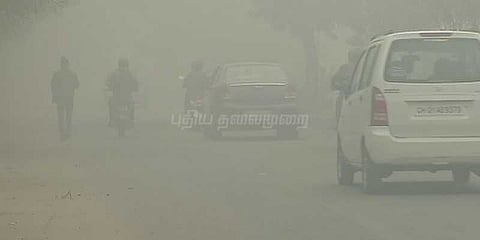 டெல்லியில் கடும் பனிமூட்டம்: ரயில், விமான சேவை பாதிப்பு