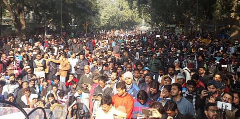 தலித் கொடுமைகளுக்கு எதிராக நாடாளுமன்ற வீதியில் மாபெரும் பேரணி