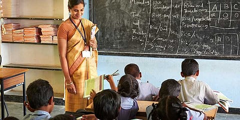 ஆசிரியர்களுக்கு இனி கற்பிக்கும் பணி மட்டுமே: மத்திய அரசு முடிவு