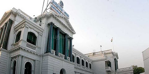 ‘ஒகி’ புயலை ‘ஓகே’ புயல் எனக்கூறிய எம்எல்ஏ: சட்டப்பேரவையில் பலத்த சிரிப்பலை