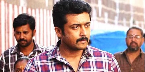 ரசிகர்களின் காலில் விழுந்த சூர்யா!