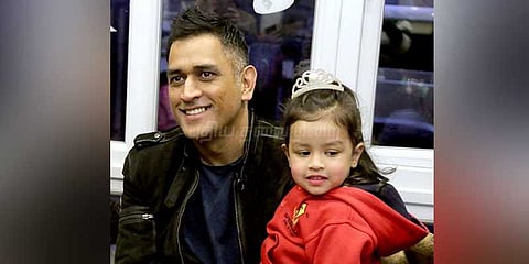 மகளின் பள்ளிவிழாவில் தோனி: வைரலாகும் வீடியோ