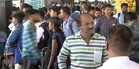 பொங்கல் விடுமுறை: கோயம்பேட்டில் குவியும் பயணிகள்