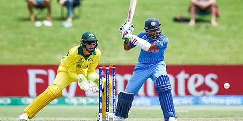 ஜூனியர் உலகக் கோப்பை: இந்திய அணி 327 ரன்கள் குவிப்பு!