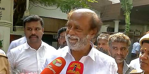 ரசிகர்களுக்கு நேரில் பொங்கல் வாழ்த்து சொன்ன ரஜினி!