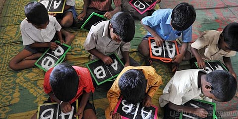 நான்கில் ஒரு மாணவருக்கு தாய்மொழியில் படிக்ககூட தெரியவில்லை: ஆய்வில் அதிர்ச்சி