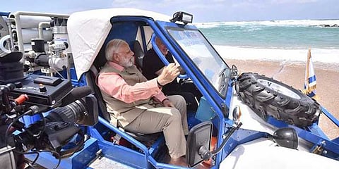 மோடிக்கு இஸ்ரேல் பிரதமர் அளித்த குடிநீர் ஜீப்!