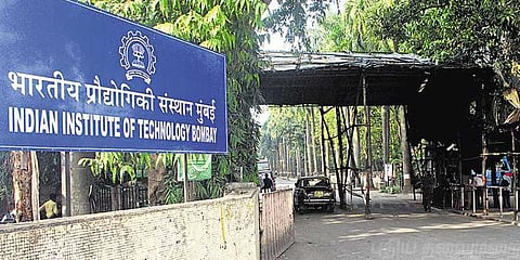 அசைவம் உண்ணும் மாணவர்களுக்கு தனித்தட்டு: மும்பை ஐஐடி-யில் சர்ச்சை!