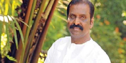 வைரமுத்துவை மிரட்டுவதை நிறுத்துங்கள்: தமிழ்ப் படைப்பாளிகள்