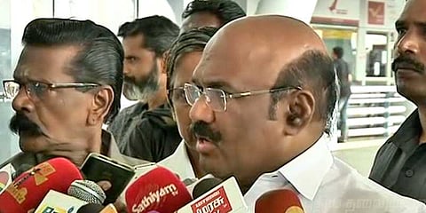 தினகரனையும் திவாகரனையும் கைது செய்ய வேண்டும்: அமைச்சர் ஜெயக்குமார்