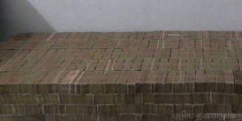 ரூ.100 கோடி செல்லாத பணம்: பாதுகாக்க முடியாமல் தவிக்கும் போலீசார்!