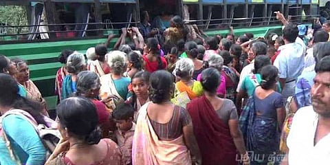 பஸ்ல போற அளவுக்கு வசதியாயிட்டிங்களா...!: நெட்டிசன்கள் மீம்ஸ்