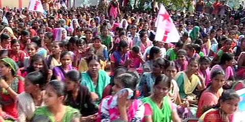 பேருந்து கட்டண உயர்வைக் கண்டித்து மாணவர்கள் போராட்டம்