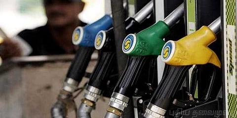 வரலாறு காணாத உச்சத்தில் பெட்ரோல் விலை