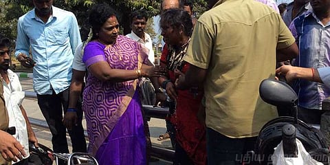 விபத்தில் சிக்கிய குடும்பத்துக்கு அவசரத்தில் உதவிய தமிழிசை