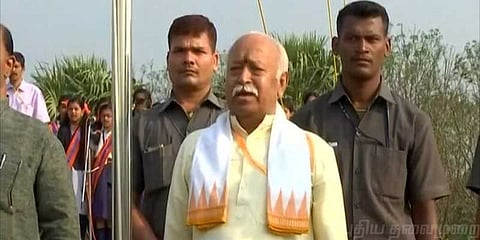 எதிர்ப்பையும் மீறி தேசியக் கொடியேற்றினார் மோகன் பகவத்