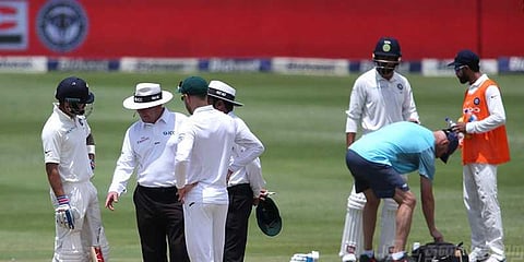 தாறுமாறு பிட்ச்-சால் வீரர்கள் காயம்: நடுவர்கள் ஆலோசனை!