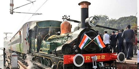 162 ஆண்டுகள் பழமையான நீராவி ரயில்: டெல்லியில் மீண்டும் இயங்கியது