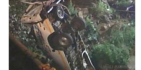 ஆற்றில் மினி பஸ் கவிழ்ந்து 13 பேர் பலி!