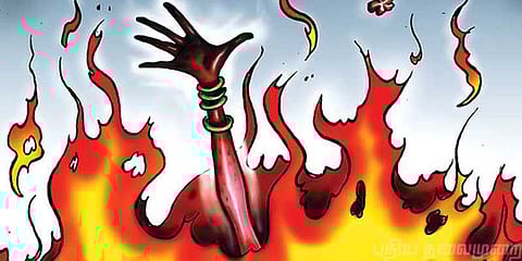 பிரின்சிபல் மகன் பாலியல் தொல்லை: தீக்குளித்தார் மாணவி