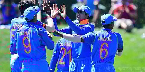 69 ரன்னில் சுருண்டது பாகிஸ்தான்: ஃபைனலில் இந்திய ஜூனியர் டீம்!