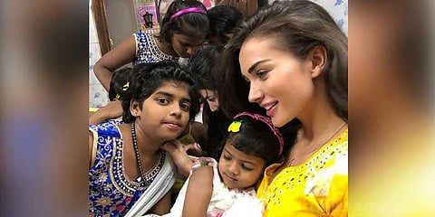 இனி ஆடம்பர பிறந்தநாள் கொண்டாட்டம் இல்லை: எமிஜாக்சன்