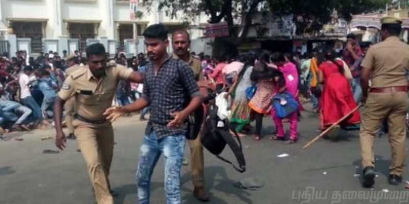 பேருந்து கட்டண உயர்வுக்கு எதிர்ப்பு: மாணவர்கள் போராட்டத்தில் காவல்துறை தடியடி