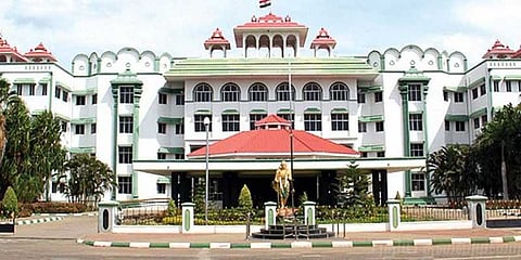 திறக்கும் முன்பே இடிந்துவிழும் நிலையில் பள்ளிக் கட்டிடம்