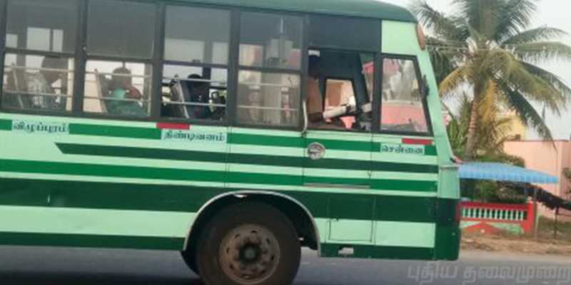 ஒரு கையால் ஓட்டப்பட்ட பேருந்து: அதிர்ச்சியடைந்த பொதுமக்கள்!