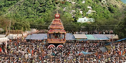 தைப்பூச திருவிழா: பழனியில் குவிந்த பக்தர்கள்..!