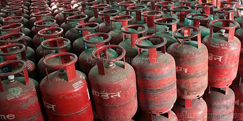 பட்ஜெட்டில் இடம்பெறுமா சிலிண்டர் விலை குறைப்பு..? எதிர்பார்ப்பில் இல்லத்தரசிகள்..!