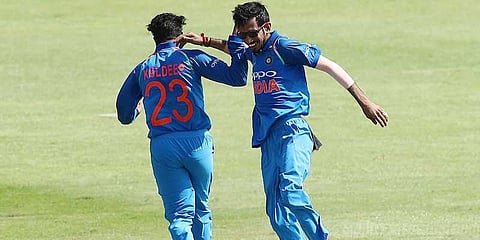 குல்தீப், சாஹல் அசத்தல் - இந்திய அணிக்கு 270 இலக்கு