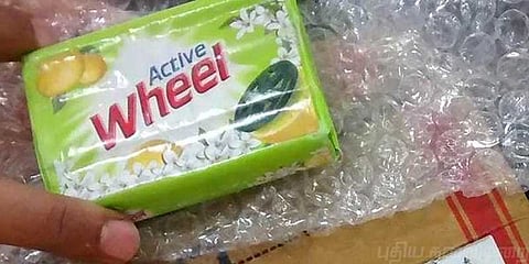 கேட்டது ஐபோன் 8, கிடைத்தது சோப்பு: ஷாக் கொடுத்த பிளிப்கார்ட்!