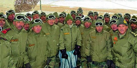 இந்திய- சீன எல்லையில் அமைச்சர் நிர்மலா சீதாராமன்!