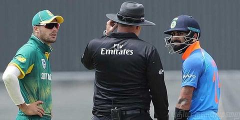 சாப்பிட்டு வந்து ரன் அடிங்க: கடமை தவறாத நடுவர்