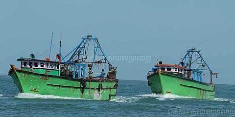 தமிழர்களின் வலையை அறுத்து இலங்கை மீனவர்கள் அட்டூழியம்