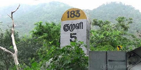 ஒரு புறம் சுத்தம்.. மறுபுறமோ புதர்கள்.. தேசிய நெடுஞ்சாலையின் அவலம்