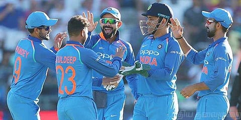 400-ஐ தொட்டார் தோனி!