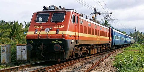 இந்திய ரயில்வே துறையில் 62,907 பேருக்கு வேலை