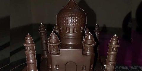 காதலர் தினம்: சாக்லேட் தாஜ்மஹால்...!