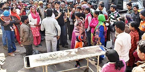 ஆதார் இல்லாததால் கர்ப்பிணிக்கு சிகிச்சை மறுப்பு: மருத்துவர் சஸ்பெண்ட்