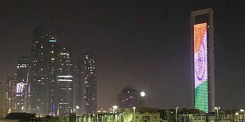 பிரதமர் மோடி வருகைக்காக கலர் மாறிய யுஏஇ!