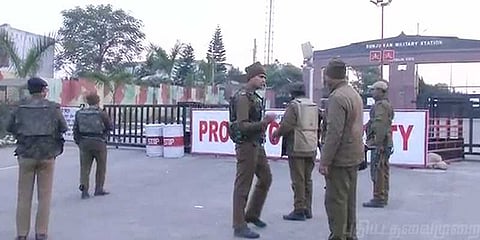 காஷ்மீர் ராணுவக் குடியிருப்பில் தீவிரவாதிகள் தாக்குதல்