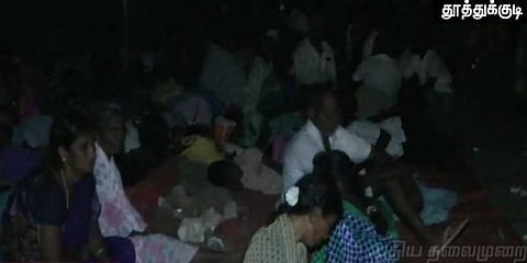 ஸ்டெர்லைட் ஆலைக்கு எதிராக கிராம மக்கள் விடிய விடிய போராட்டம்