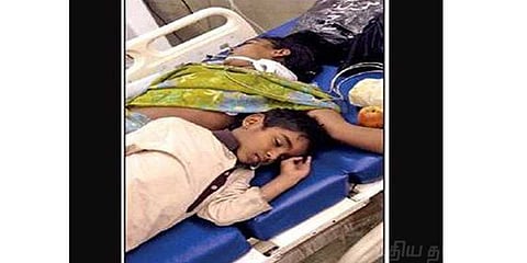 இறந்தது தெரியாமலேயே அம்மாவுடன் தூங்கிய மகன்: மனதை உருக்கிய சம்பவம்!