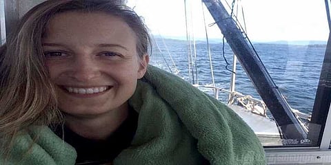 பெண் ஒருவர் கண்ணில் 14 புழுக்கள்