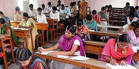 குரூப் 4, விஏஓ விண்ணப்பங்களில் 992 பேர் பிஎச்டி பெற்றவர்கள்!