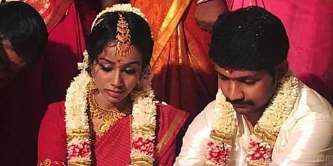 காதலர் தினத்தில் குடும்ப வாழ்க்கைக்கு 'குட் பை' சொன்ன இளம் நடிகர்