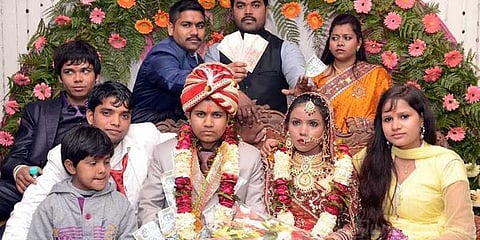 ஆண் போல் நடித்து 2 பெண்களை திருமணம் செய்த பெண்